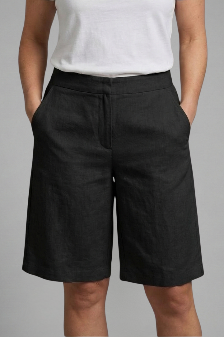 Women’s Shorts | Straight Leg Side Pockets
