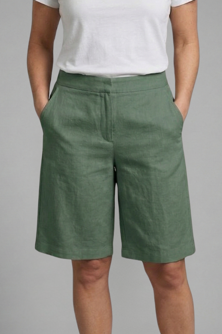 Women’s Shorts | Straight Leg Side Pockets